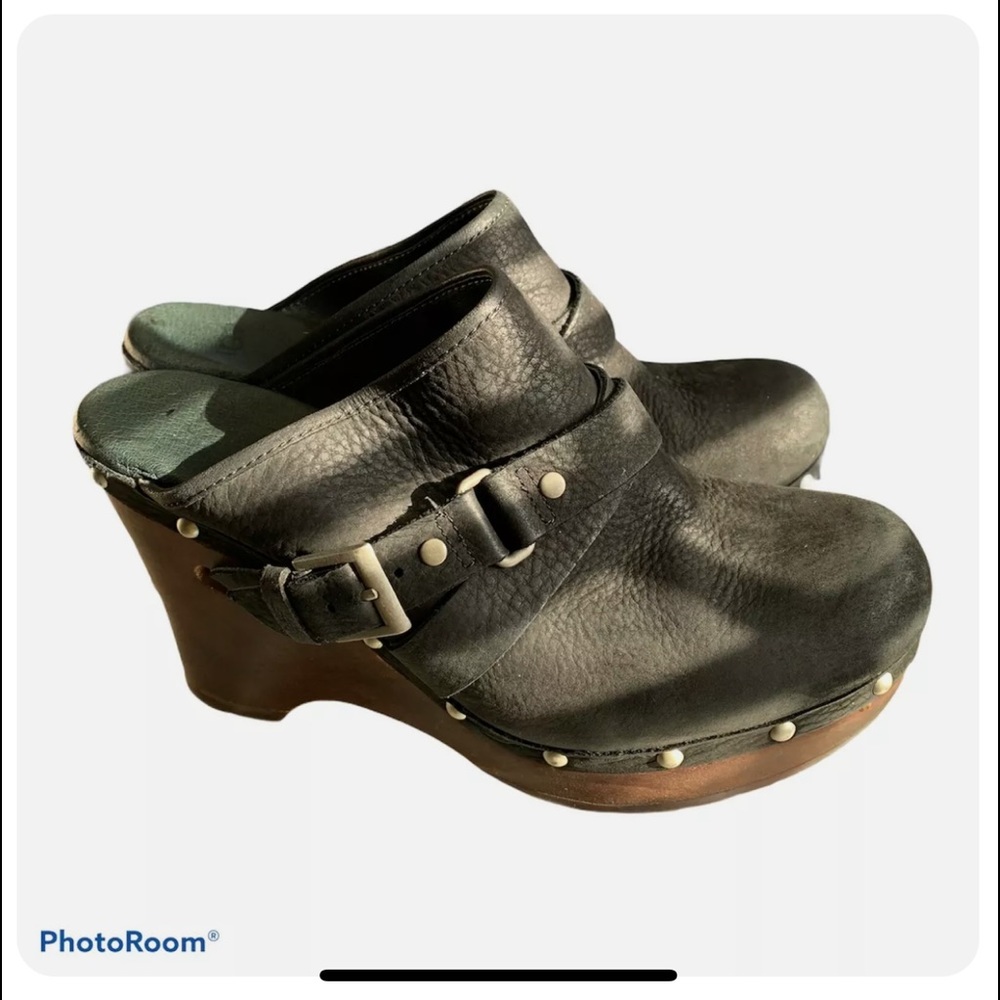 UGG ABBIE COMFORT CLOGS WITH PLATFORM AND OPEN BACK LEATHER TOP SIZE 9 US